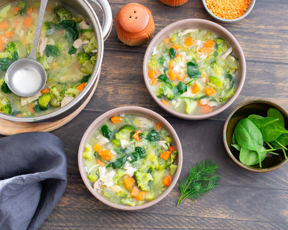 Brokolių ir špinatų sriuba su vištiena: puikiai tiks po švenčių – detoksikuoja, valo toksinus