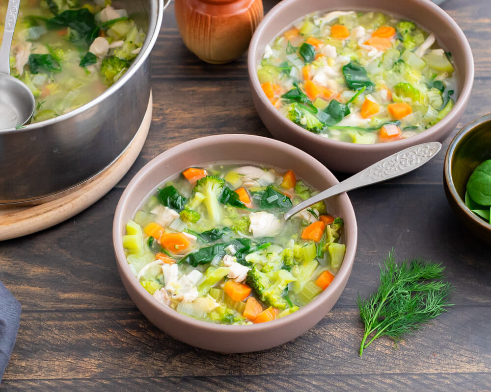 Brokolių ir špinatų sriuba su vištiena